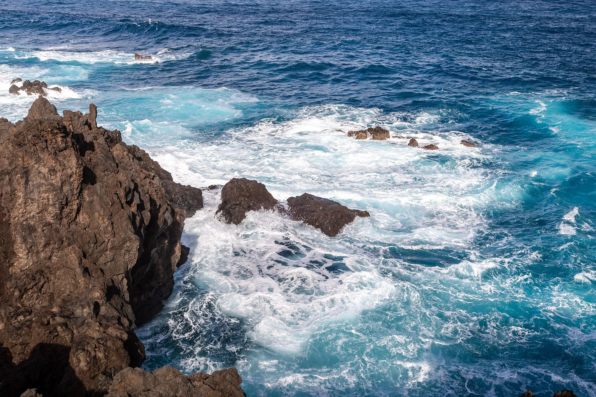 where is madeira island portugal, Madeira