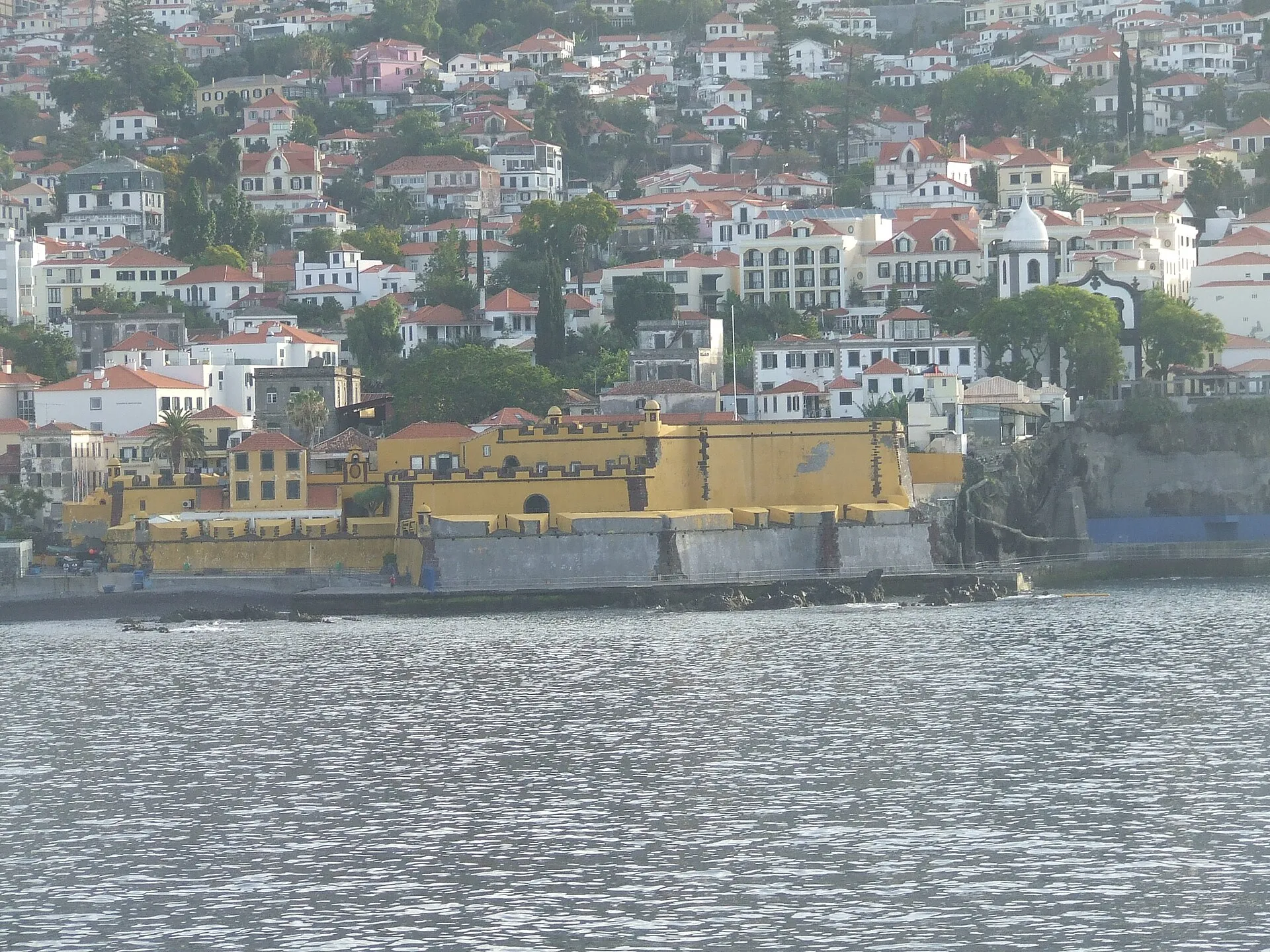 how big is madeira island, Madeira