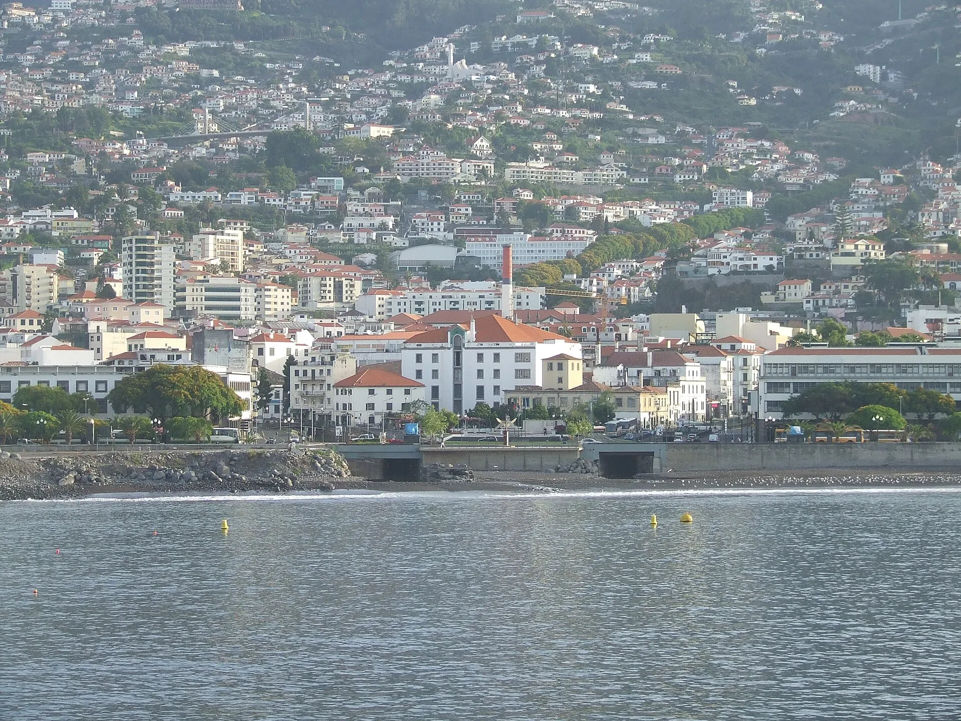 how big is madeira island, Madeira